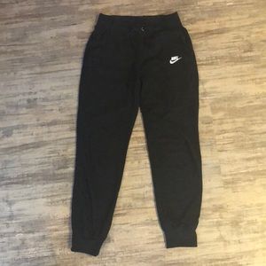 Women’s nike jogger sweats. Slightly used.